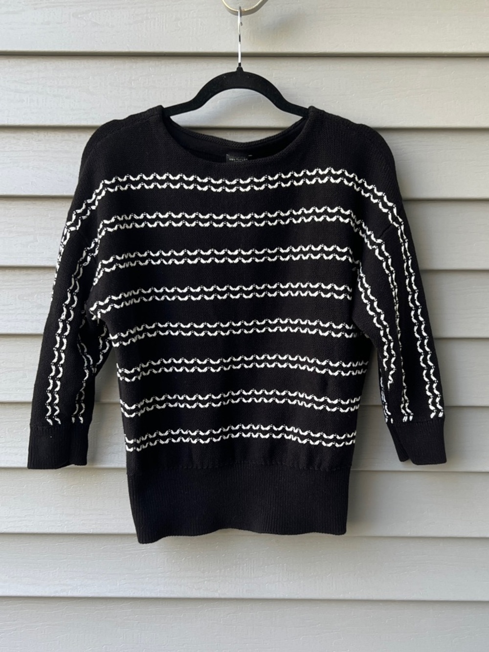 Ann Taylor Knit Top M Black White Wavy Stripe Minimal Chic